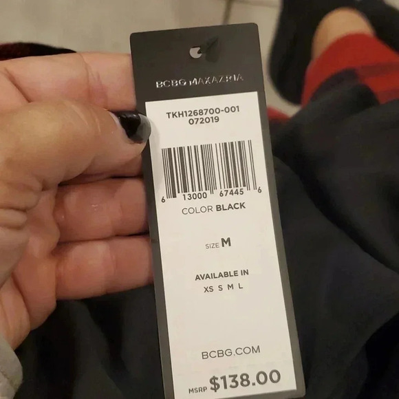 BCBG MAXAZRIA SLEEVELESS TOP - Picture 2 of 2